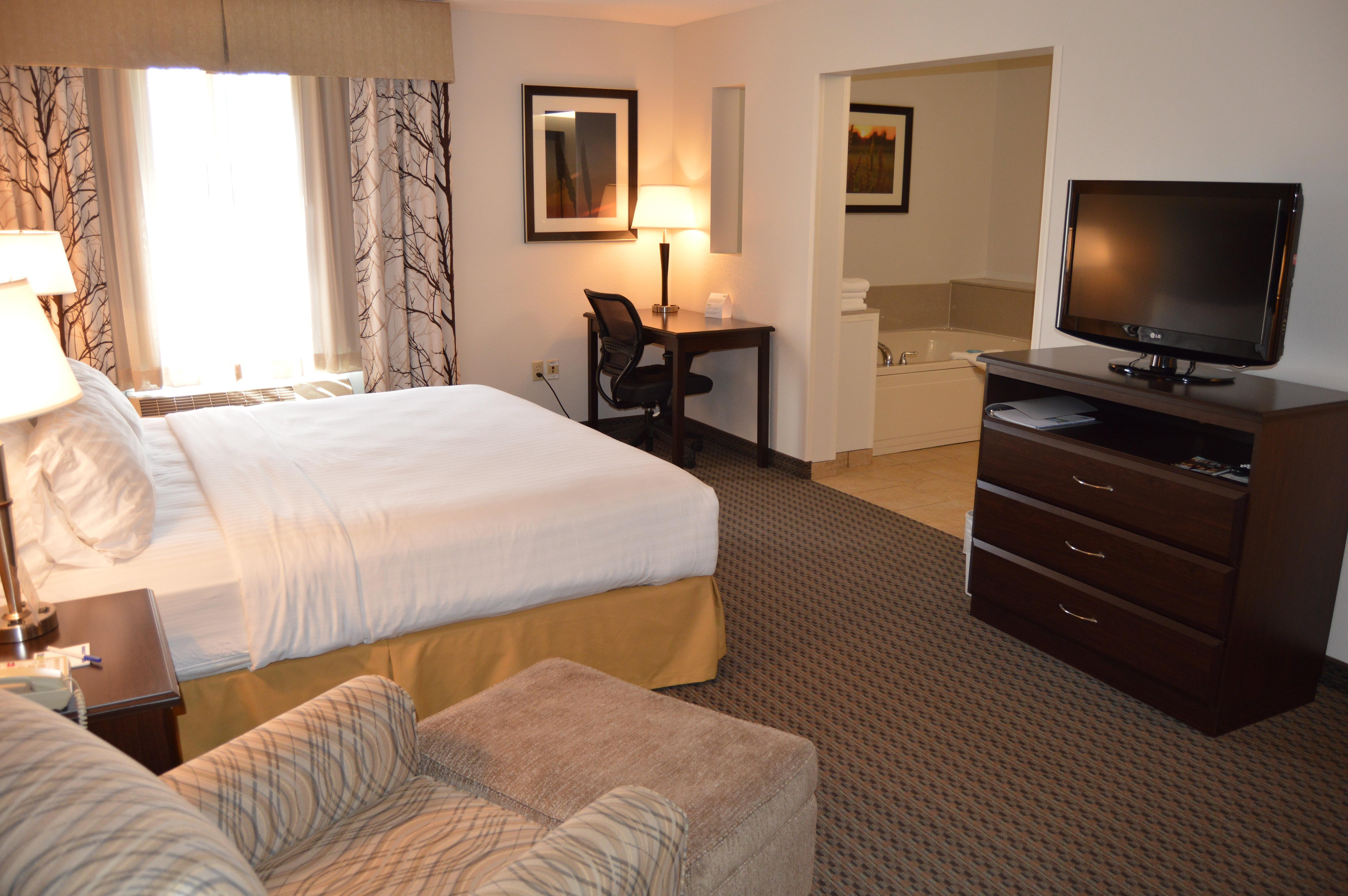 Holiday Inn Express & Suites Winner By Ihg Exterior foto