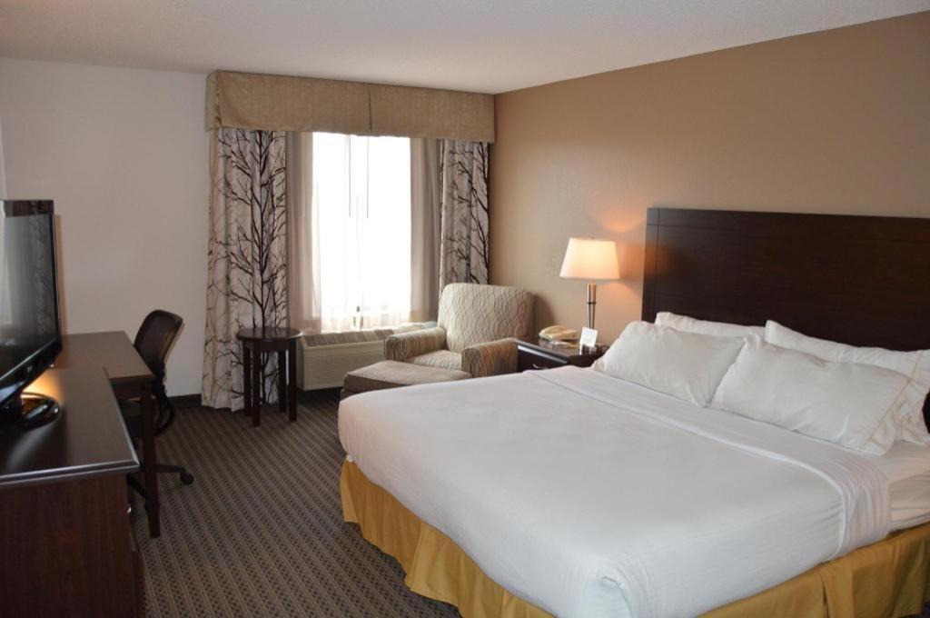 Holiday Inn Express & Suites Winner By Ihg Exterior foto